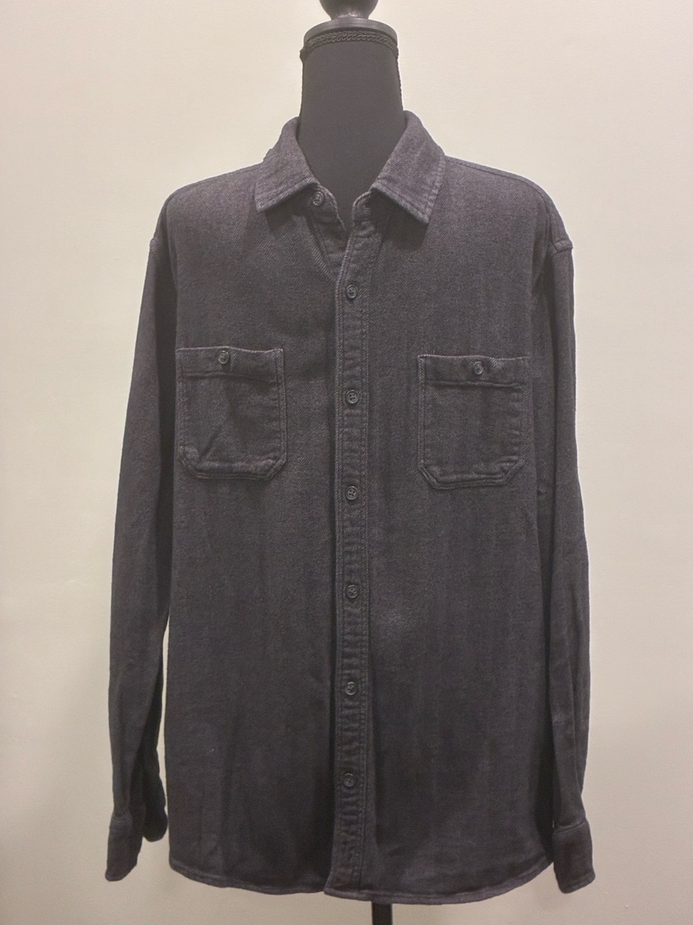 Alesbury Charcoal Causal Men’s  Long-Sleeve Button-Down Shirt in Washed Charcoal